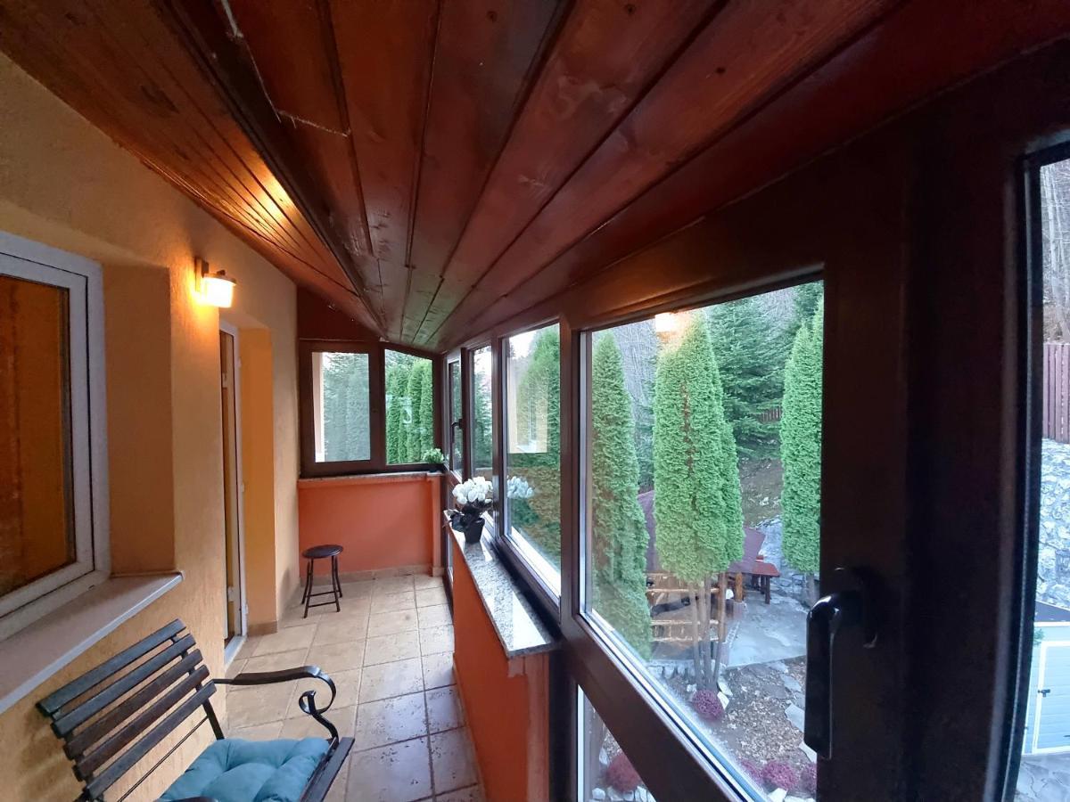 Marble Villa: Luxury Estate - Central But Intimate Sinaia Bagian luar foto