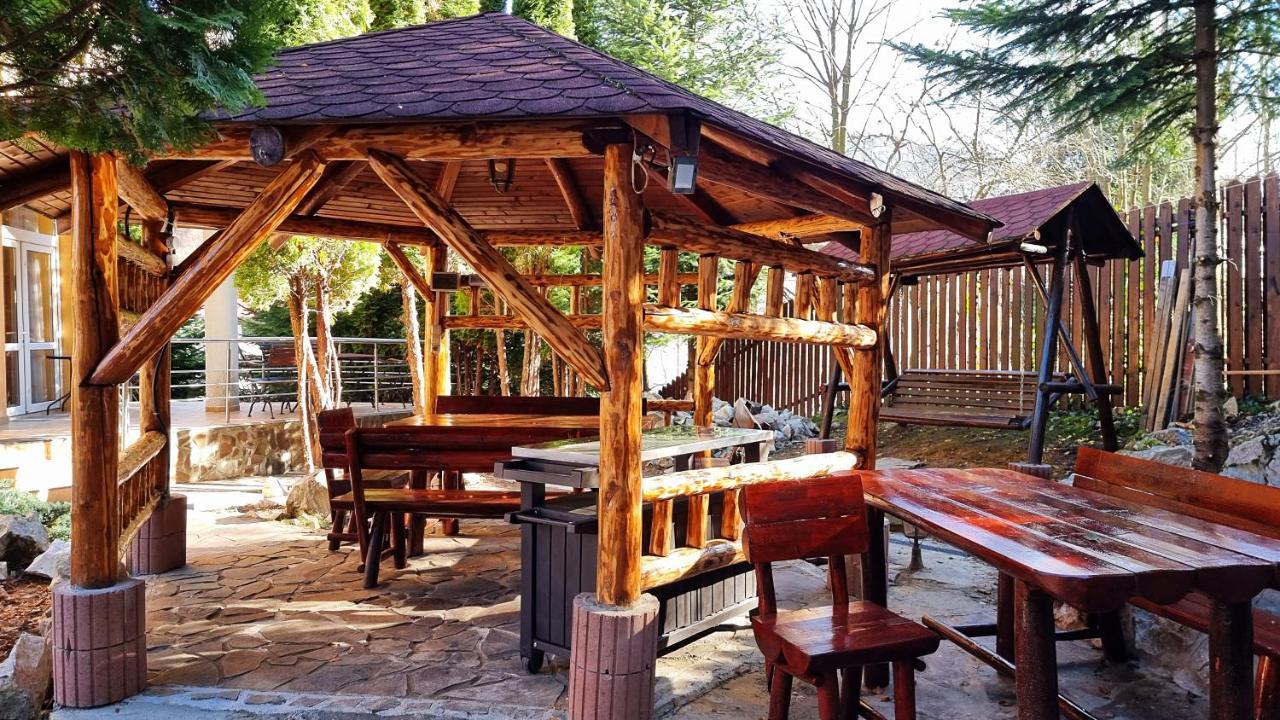 Marble Villa: Luxury Estate - Central But Intimate Sinaia Bagian luar foto