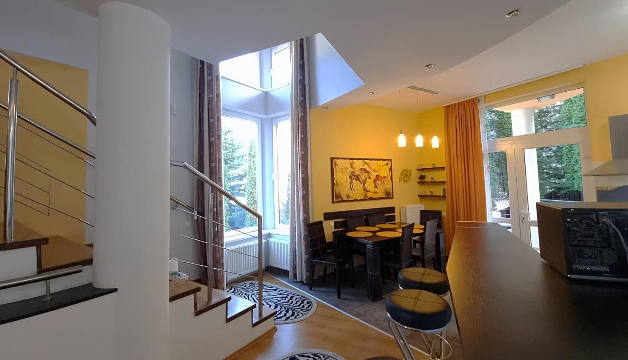 Marble Villa: Luxury Estate - Central But Intimate Sinaia Bagian luar foto