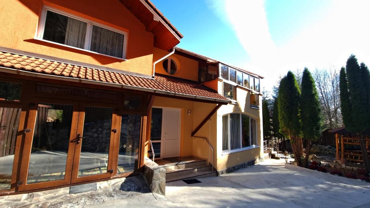 Marble Villa: Luxury Estate - Central But Intimate Sinaia Bagian luar foto